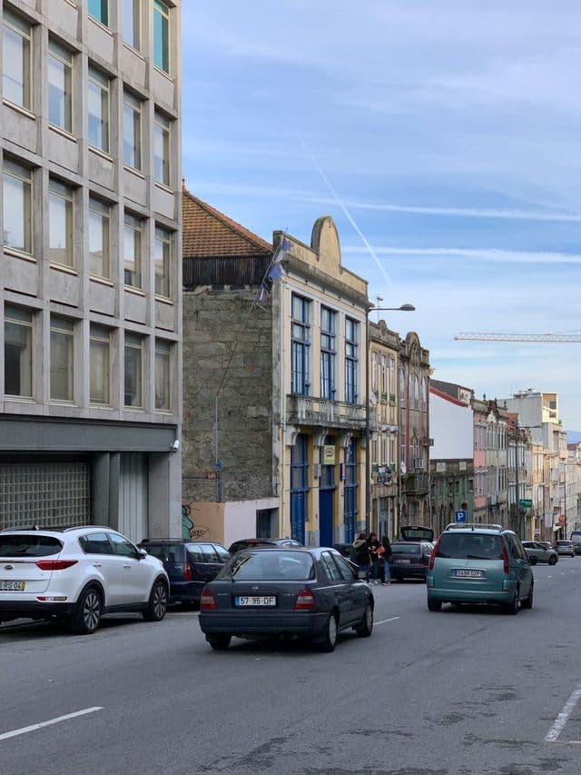Rua de Alexandre Herculano streetscape outside Hotel Royal