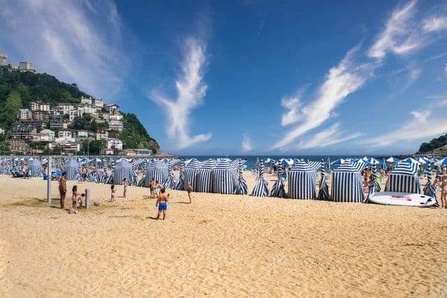 Staying in Antiguo San Sebastián: Ondarreta Family Bases