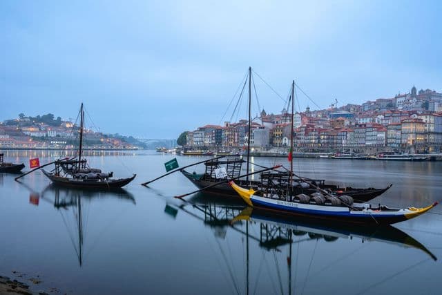 Porto vs Gaia for wine: neighbourhoods by bridge logistics